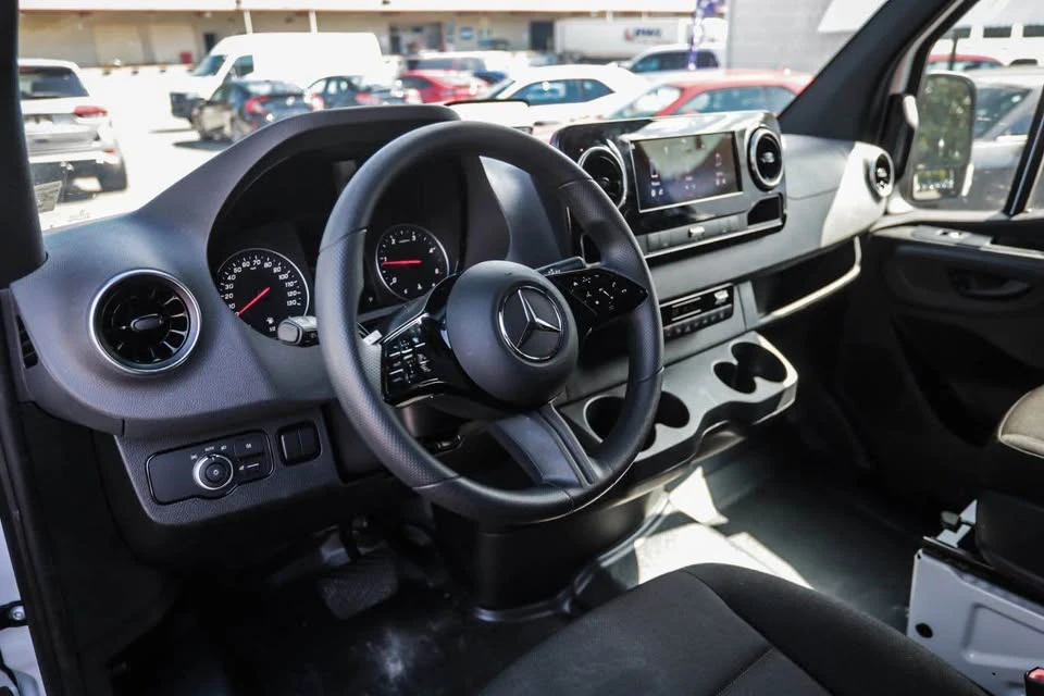 2026 Mercedes-Benz VS30 Sprinter - Image 8 of 17