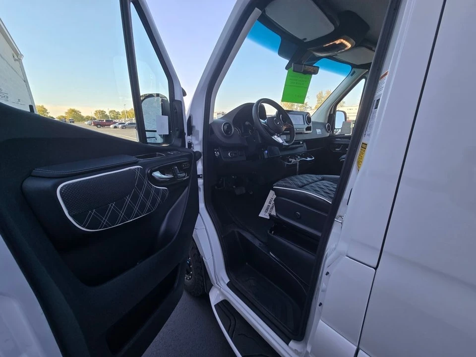2026 Mercedes-Benz VS30 Sprinter - Image 9 of 12