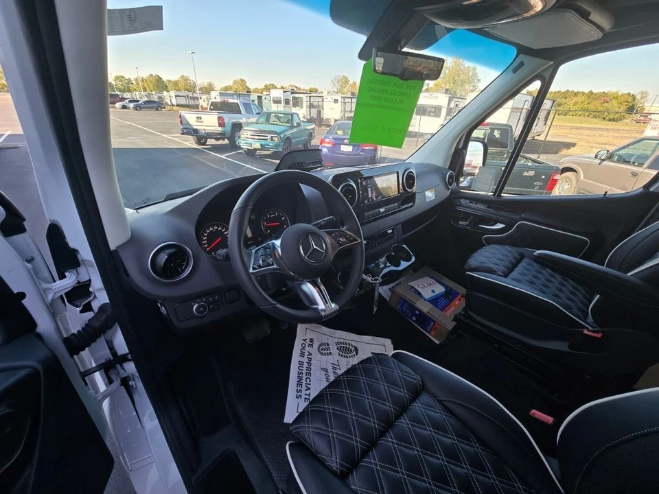 2026 Mercedes-Benz VS30 Sprinter - Image 10 of 12
