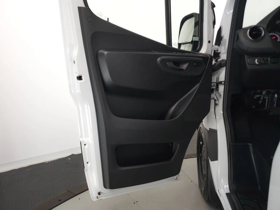 2026 Mercedes-Benz VS30 Sprinter - Image 5 of 31