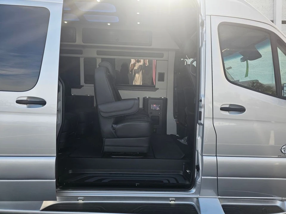 2026 Mercedes-Benz VS30 Sprinter - Image 9 of 21