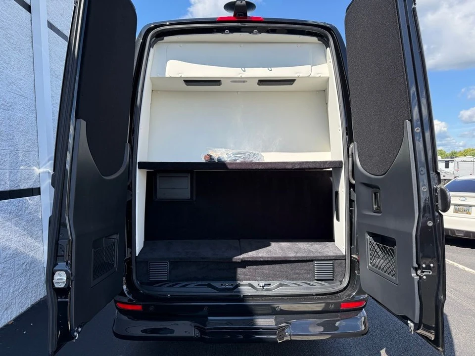 2026 Mercedes-Benz VS30 Sprinter - Image 10 of 12