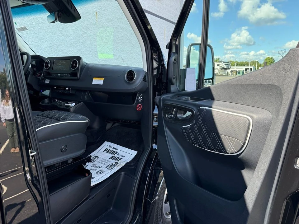 2026 Mercedes-Benz VS30 Sprinter - Image 17 of 21