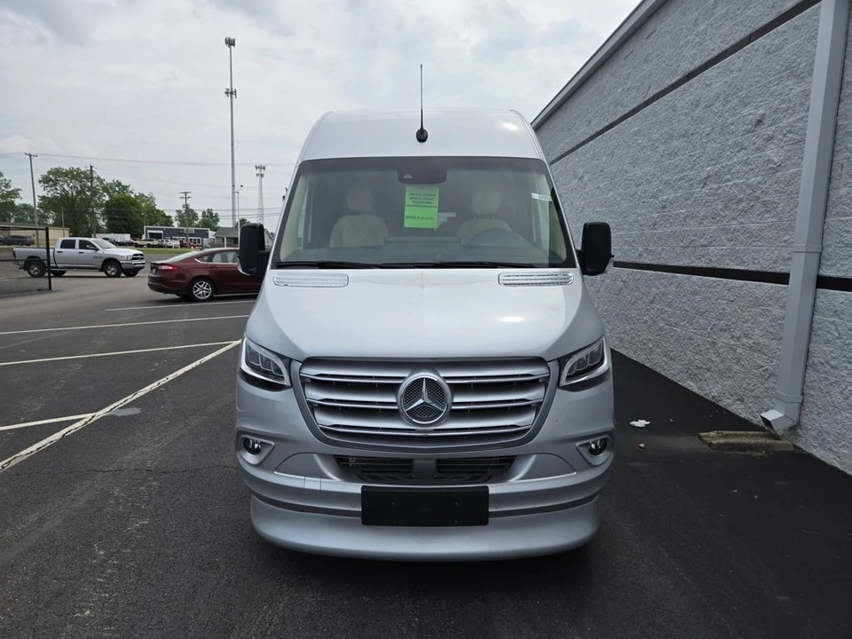 2026 Mercedes-Benz VS30 Sprinter - Image 9 of 21
