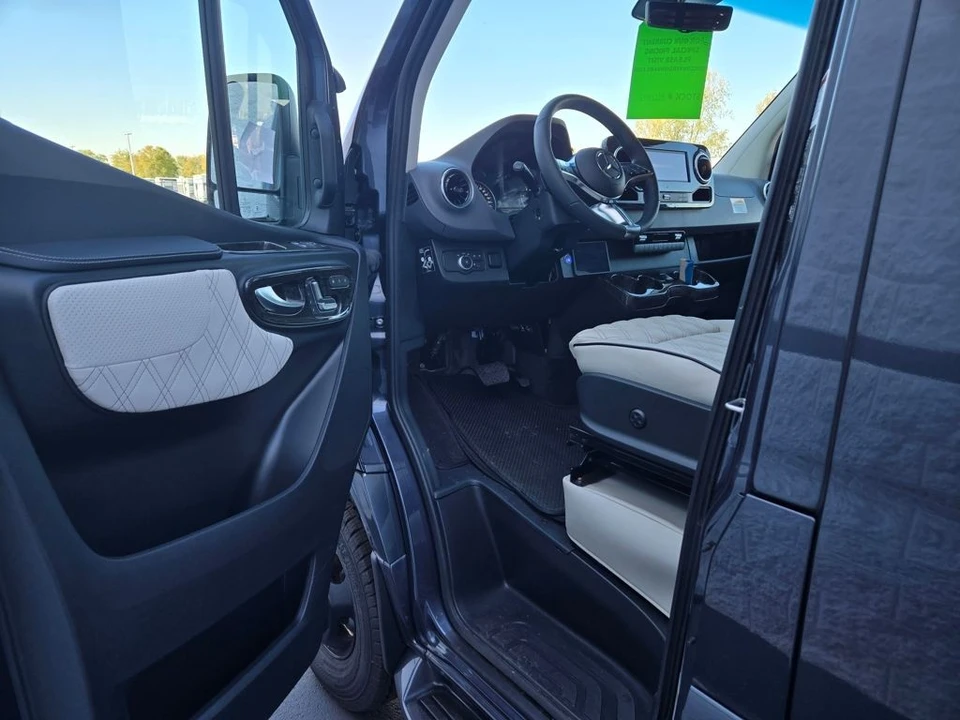 2026 Mercedes-Benz VS30 Sprinter - Image 9 of 12