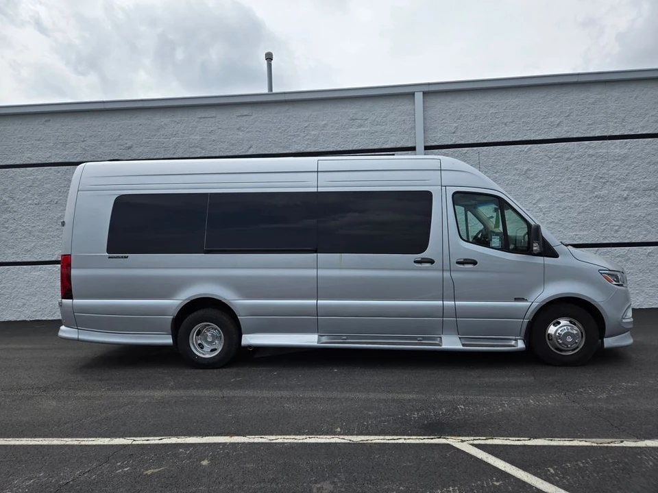 2026 Mercedes-Benz VS30 Sprinter - Image 3 of 21