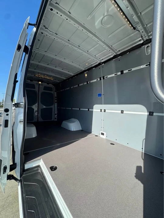 2026 Mercedes-Benz VS30 Sprinter - Image 4 of 8