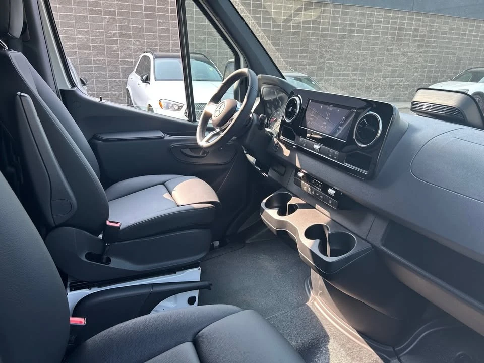 2026 Mercedes-Benz VS30 Sprinter - Image 6 of 14
