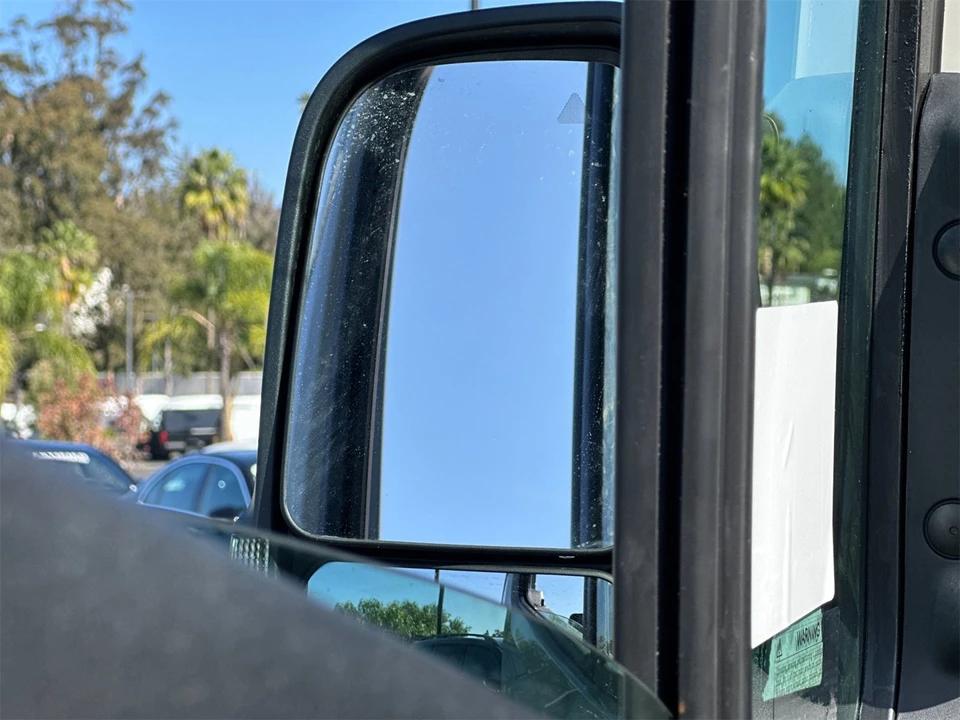 2026 Mercedes-Benz VS30 Sprinter - Image 9 of 12