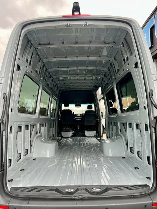 2026 Mercedes-Benz VS30 Sprinter - Image 9 of 18