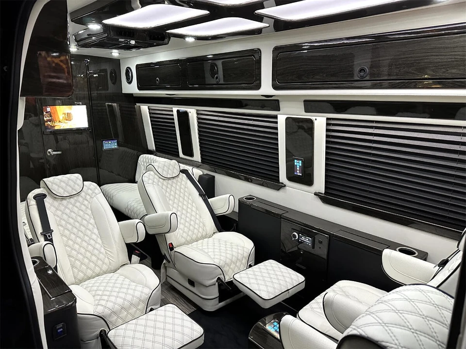 2026 Mercedes-Benz VS30 Sprinter - Image 2 of 12