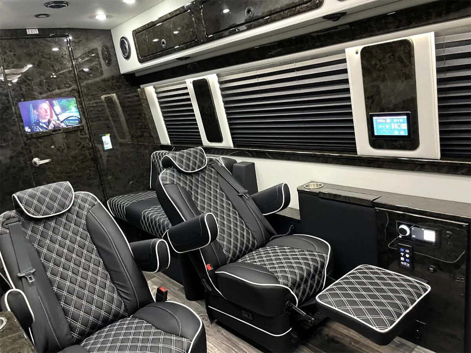 2026 Mercedes-Benz VS30 Sprinter - Image 2 of 12