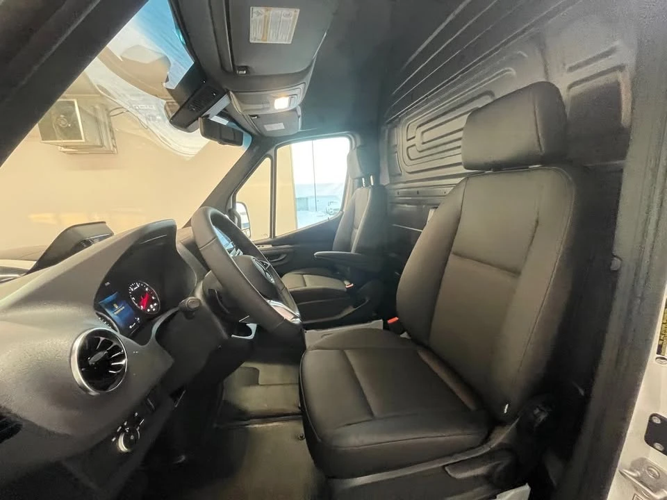 2026 Mercedes-Benz VS30 Sprinter - Image 9 of 17