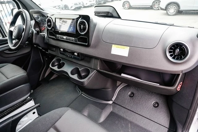 2026 Mercedes-Benz VS30 Sprinter - Image 10 of 12