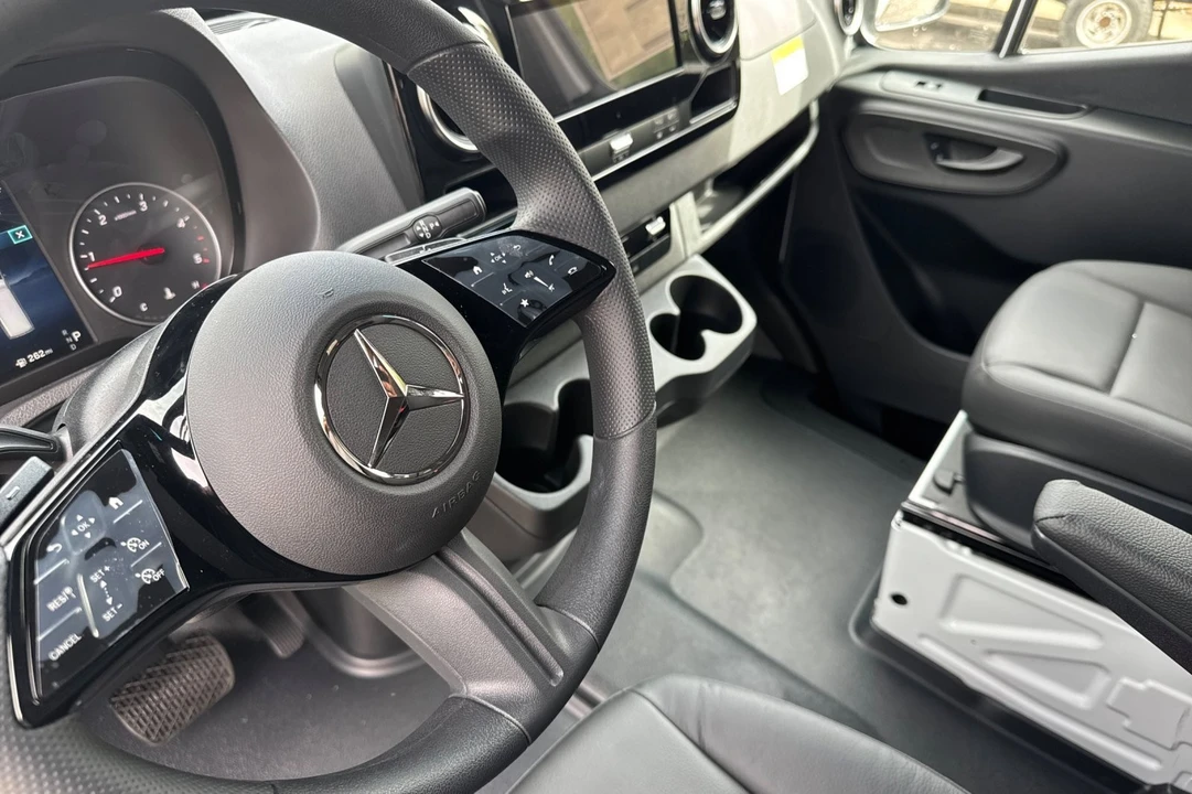 2026 Mercedes-Benz VS30 Sprinter - Image 10 of 12