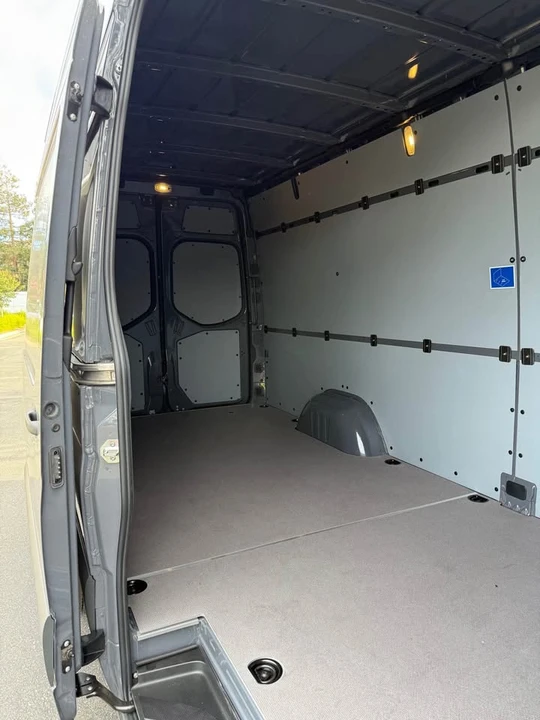 2026 Mercedes-Benz VS30 Sprinter - Image 5 of 10