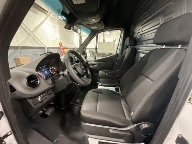 2026 Mercedes-Benz VS30 Sprinter - Image 9 of 13