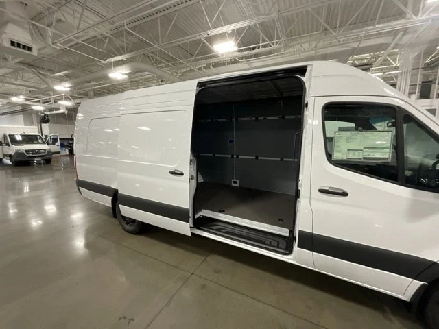 2026 Mercedes-Benz VS30 Sprinter - Image 11 of 13