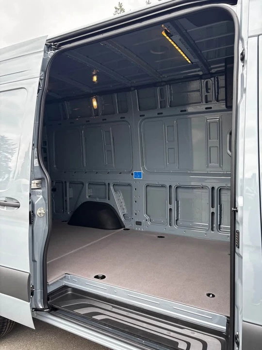 2026 Mercedes-Benz VS30 Sprinter - Image 9 of 15
