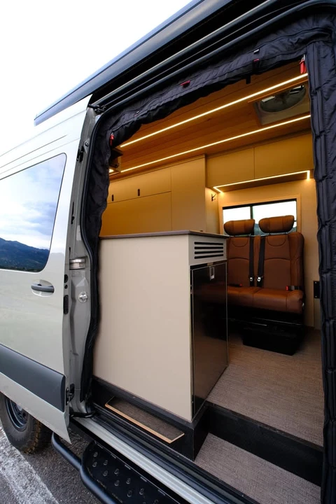 2026 Mercedes-Benz VS30 Sprinter - Image 3 of 17