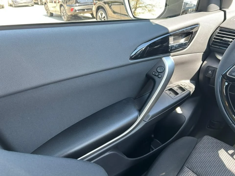 2026 Mitsubishi Eclipse Cross - Image 14 of 18