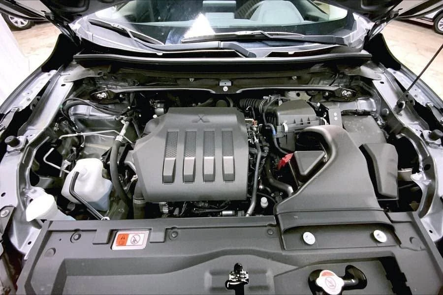 2026 Mitsubishi Eclipse Cross - Image 4 of 5