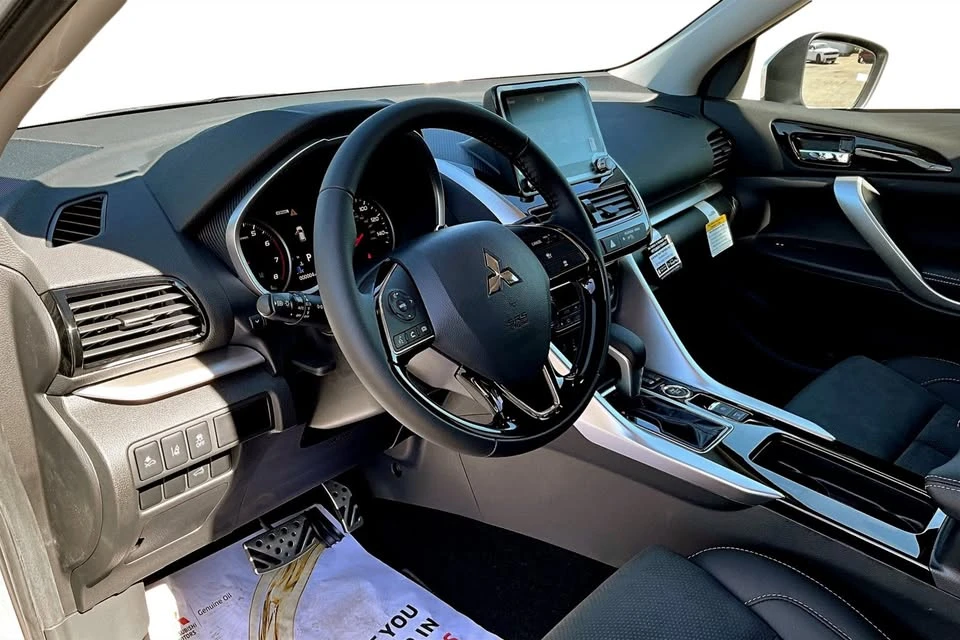 2026 Mitsubishi Eclipse Cross - Image 7 of 13