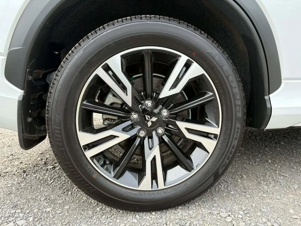 2026 Mitsubishi Eclipse Cross - Image 10 of 20