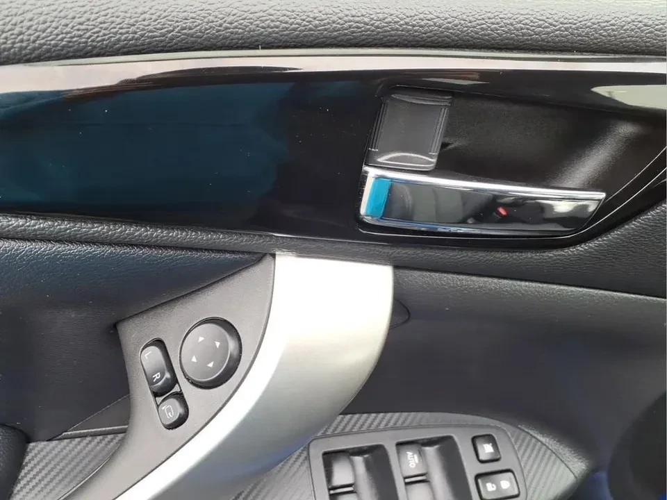 2026 Mitsubishi Eclipse Cross - Image 17 of 20
