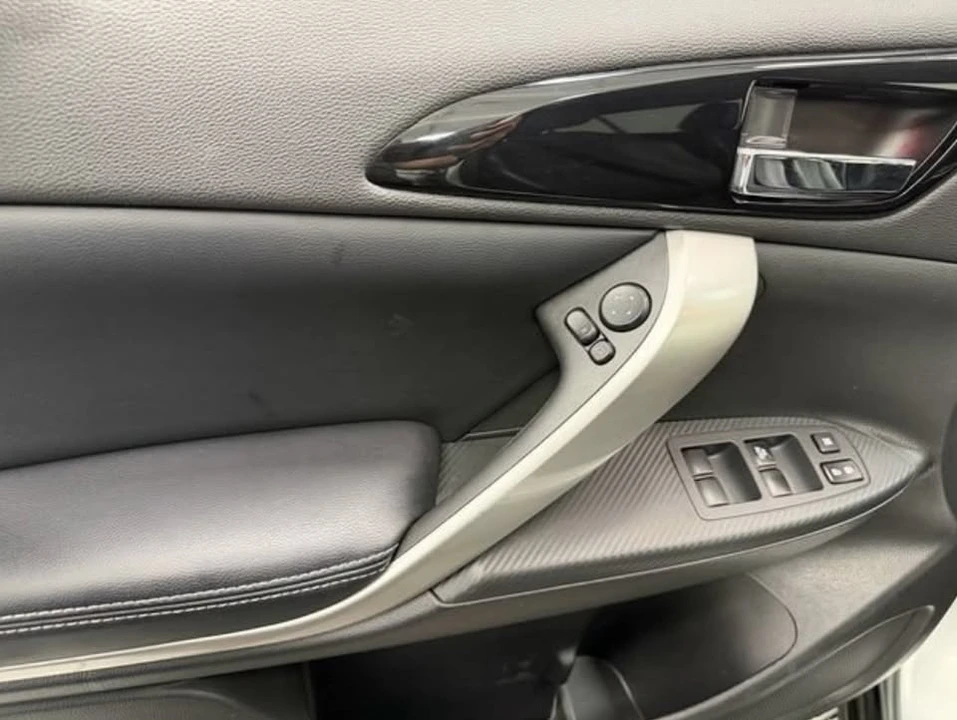 2026 Mitsubishi Eclipse Cross - Image 9 of 13