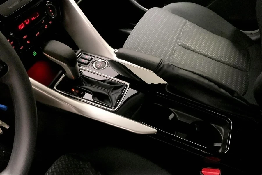 2026 Mitsubishi Eclipse Cross - Image 5 of 7
