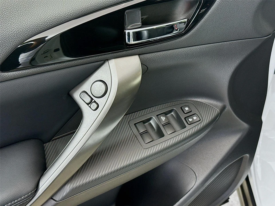 2026 Mitsubishi Eclipse Cross - Image 17 of 21