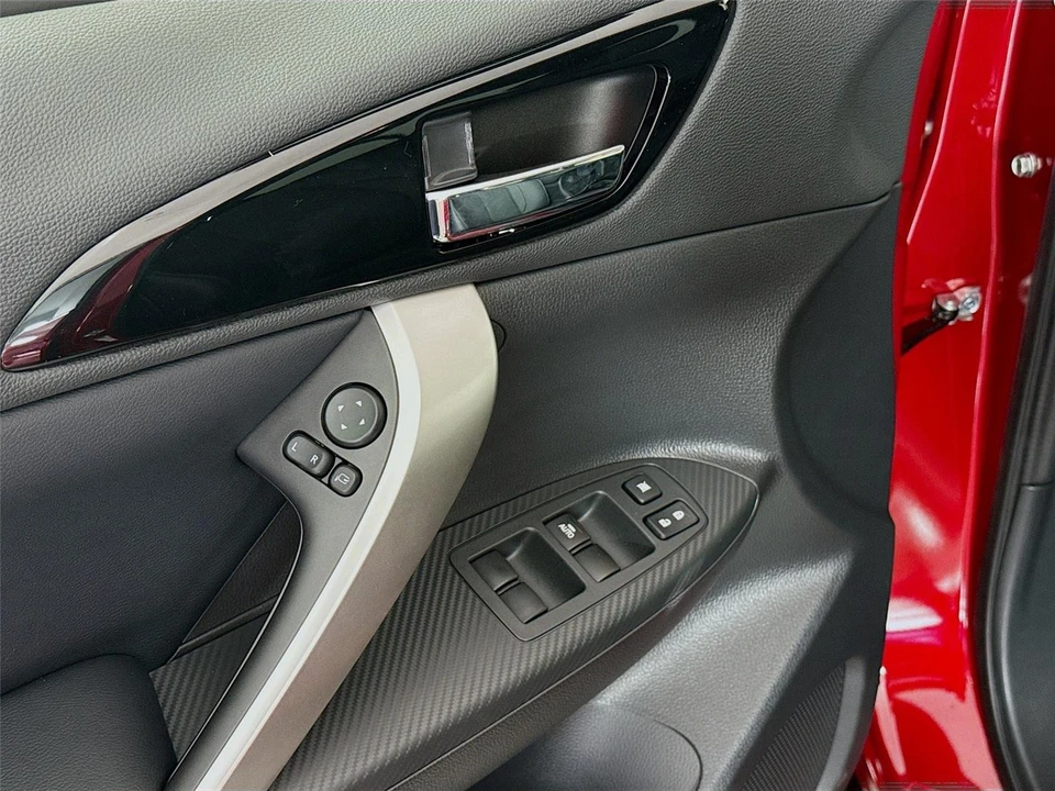 2026 Mitsubishi Eclipse Cross - Image 17 of 21