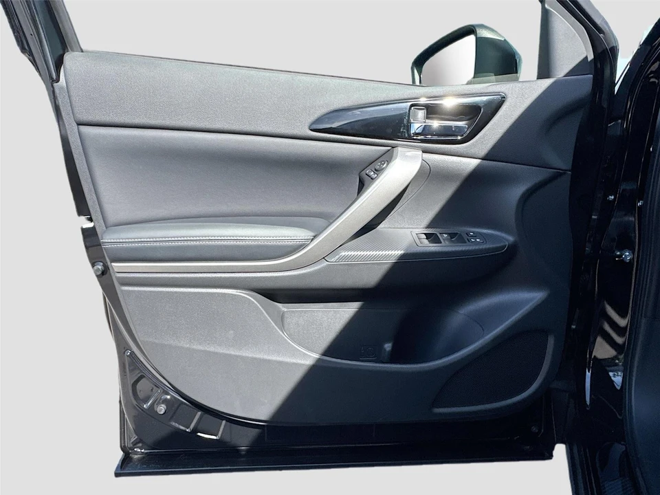 2026 Mitsubishi Eclipse Cross - Image 17 of 21