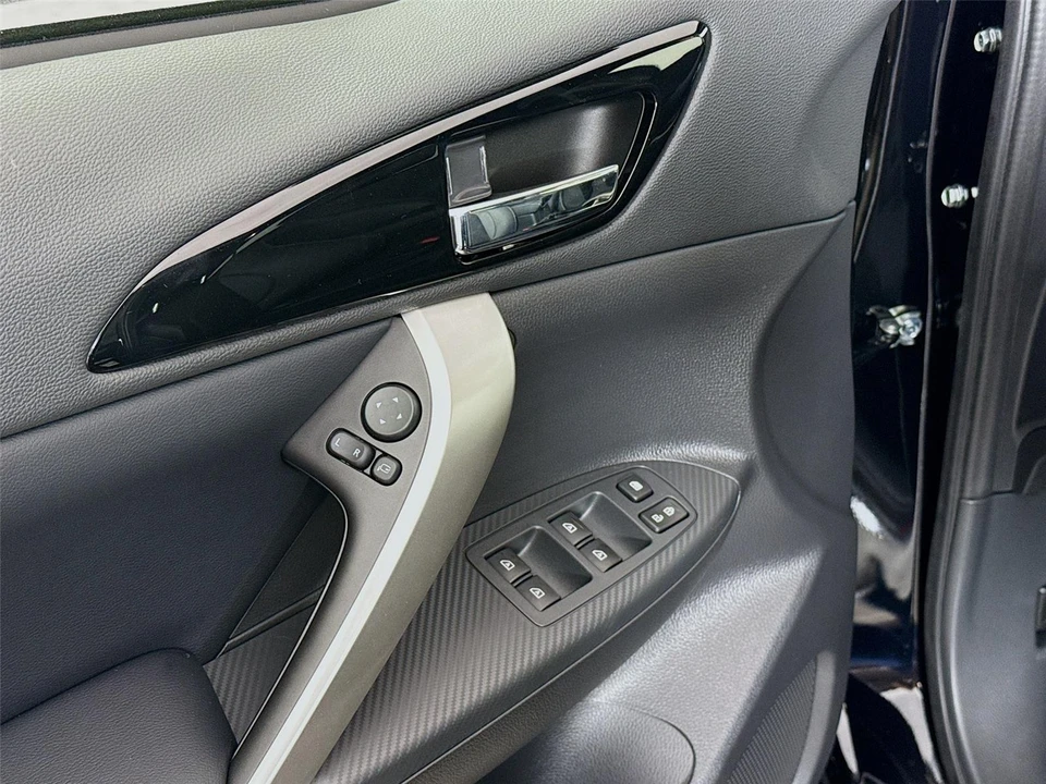 2026 Mitsubishi Eclipse Cross - Image 17 of 21