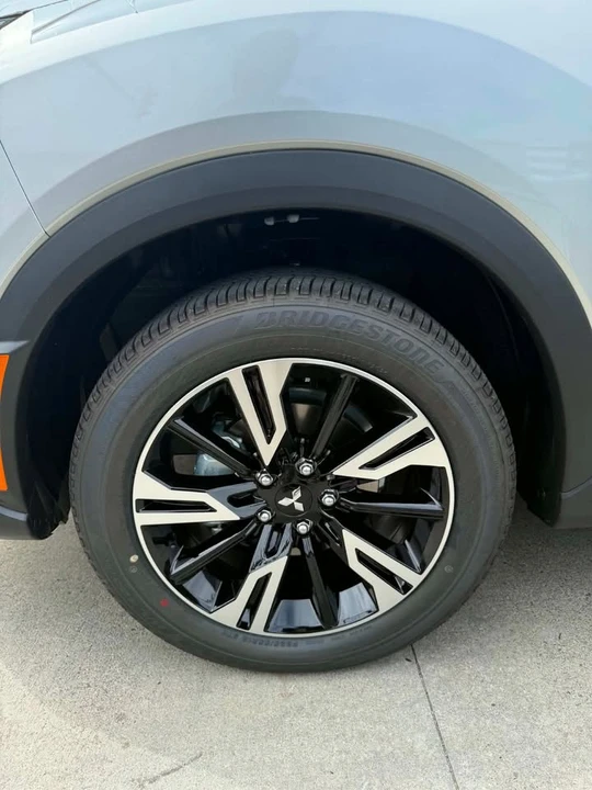 2026 Mitsubishi Eclipse Cross - Image 4 of 13