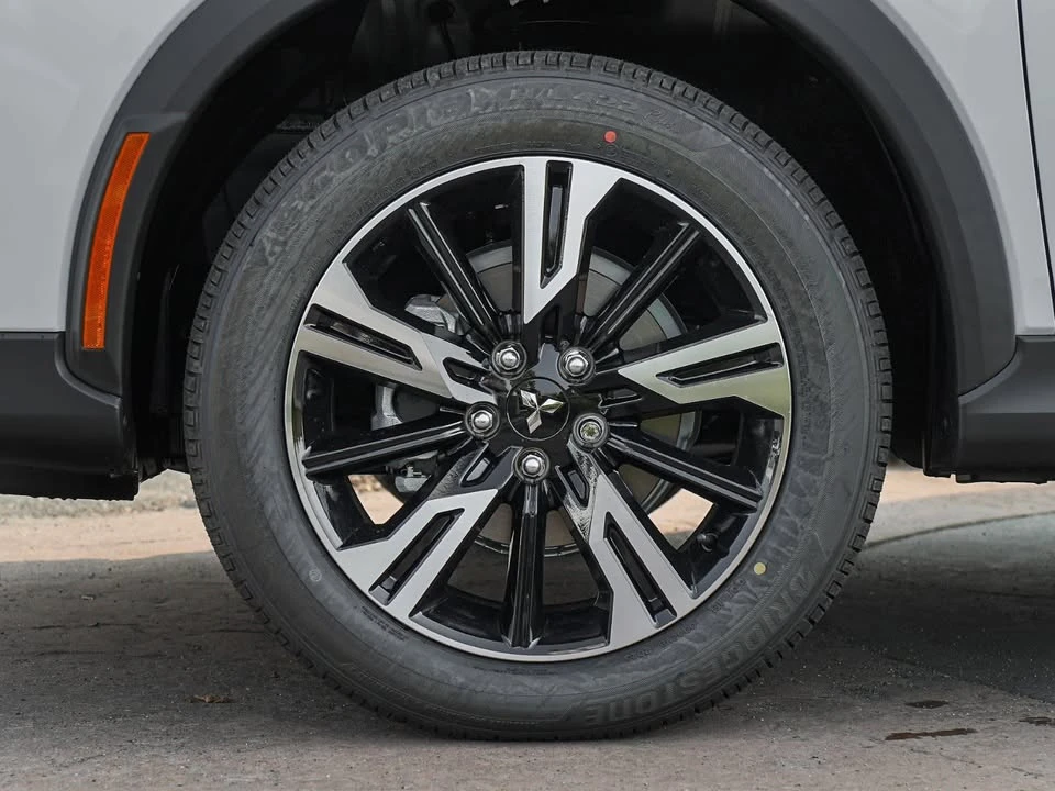 2026 Mitsubishi Eclipse Cross - Image 5 of 19