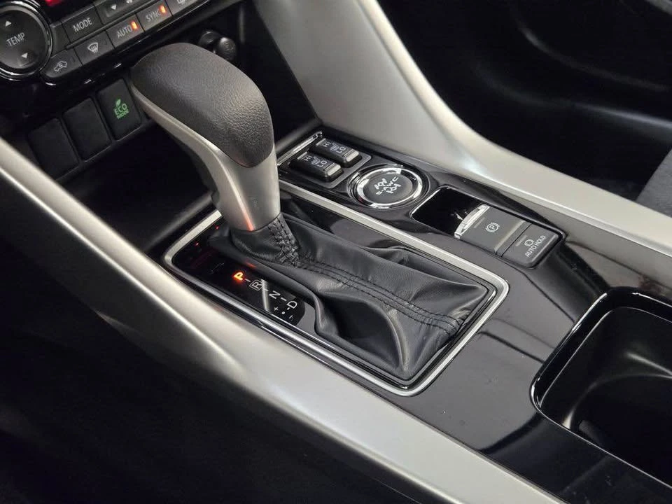 2026 Mitsubishi Eclipse Cross - Image 9 of 13