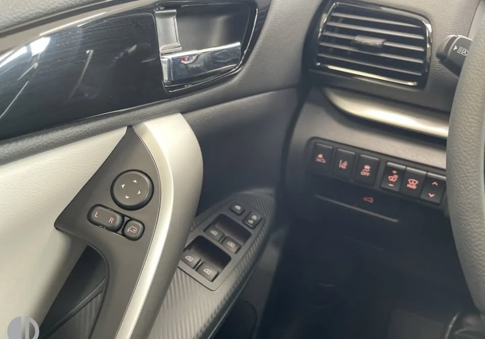 2026 Mitsubishi Eclipse Cross - Image 9 of 13