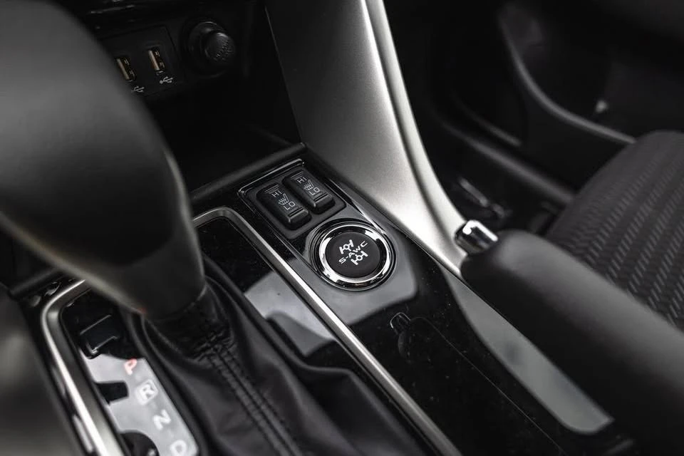 2026 Mitsubishi Eclipse Cross - Image 14 of 20
