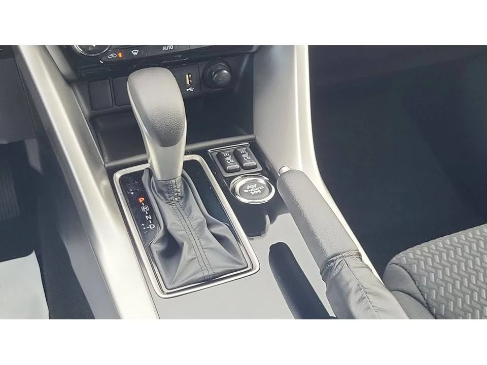 2026 Mitsubishi Eclipse Cross - Image 10 of 20