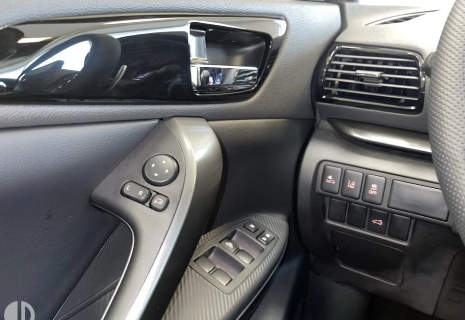 2026 Mitsubishi Eclipse Cross - Image 9 of 13