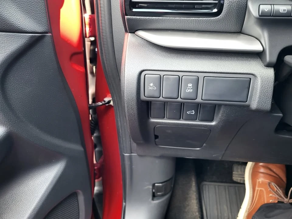2026 Mitsubishi Eclipse Cross - Image 13 of 18