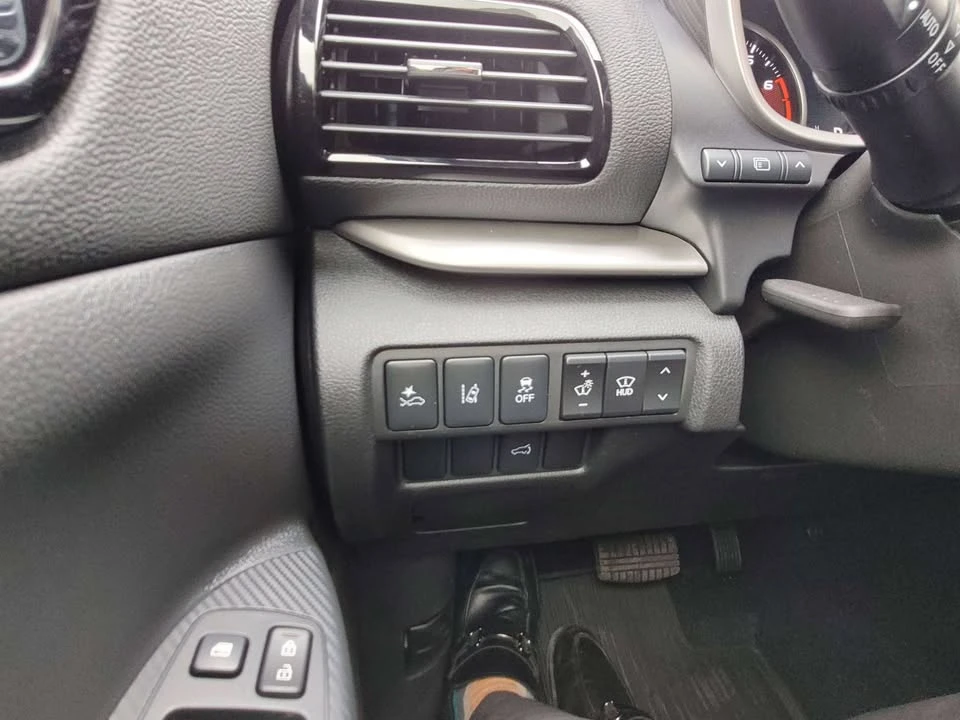 2026 Mitsubishi Eclipse Cross - Image 11 of 16