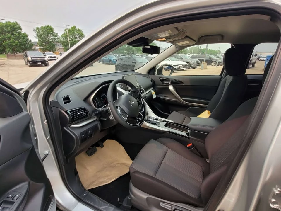 2026 Mitsubishi Eclipse Cross - Image 9 of 12