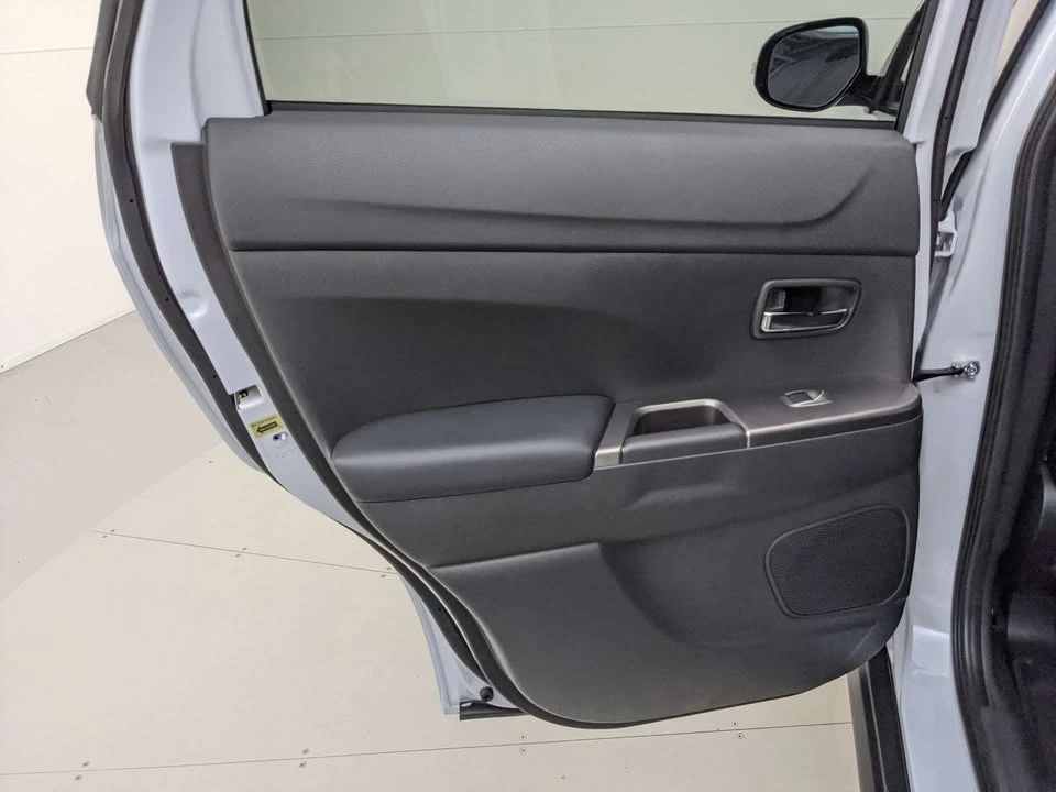 2026 Mitsubishi Eclipse Cross - Image 10 of 20