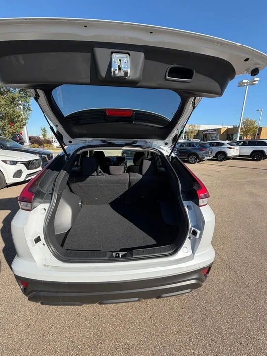 2026 Mitsubishi Eclipse Cross - Image 10 of 11