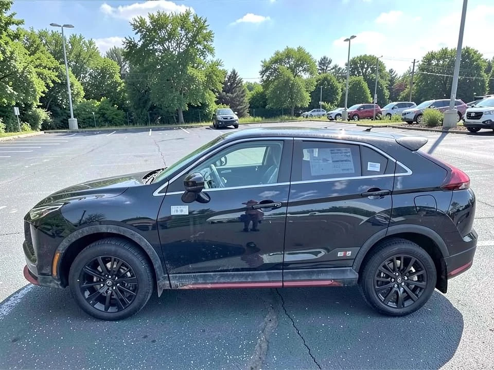 2026 Mitsubishi Eclipse Cross - Image 2 of 17