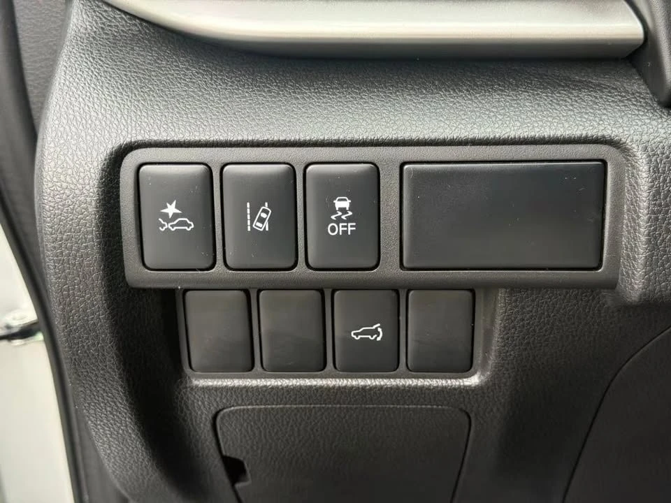 2026 Mitsubishi Eclipse Cross - Image 9 of 16