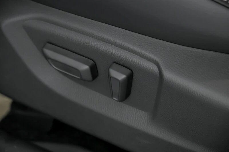 2026 Mitsubishi Eclipse Cross - Image 17 of 28